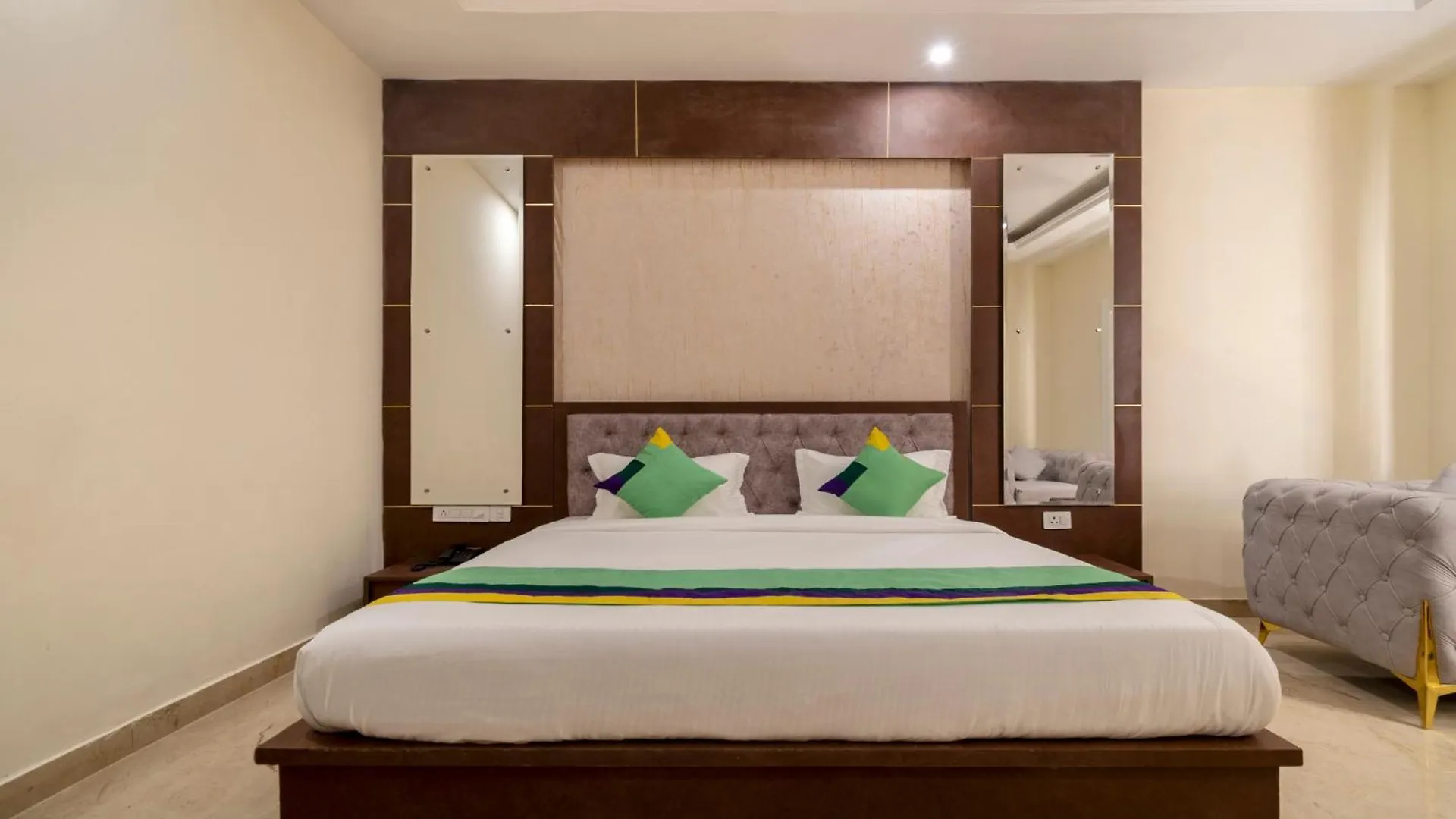 Treebo Omnibliss Hotel Zirakpur