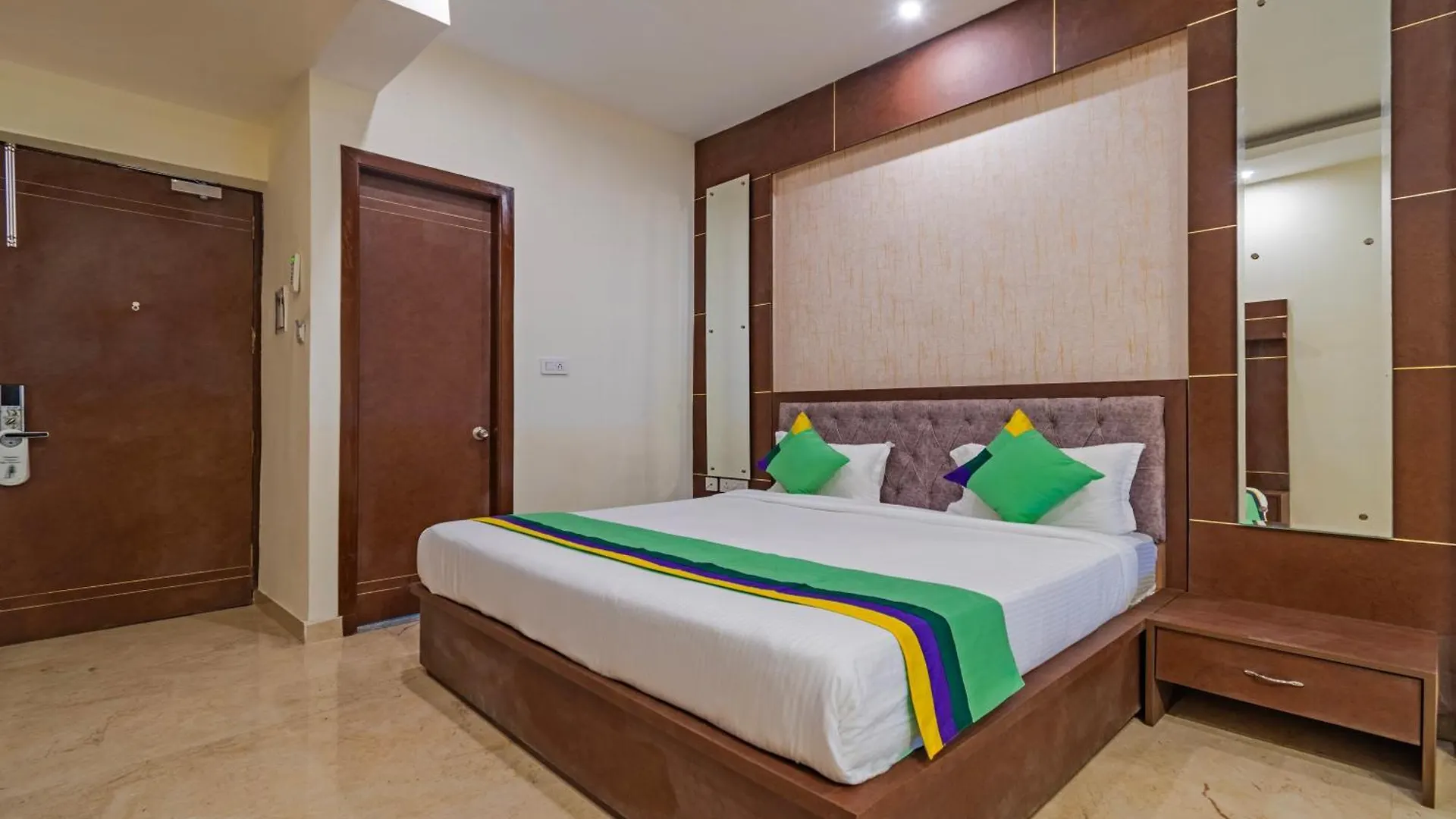***  Treebo Omnibliss Hotel Zirakpur India